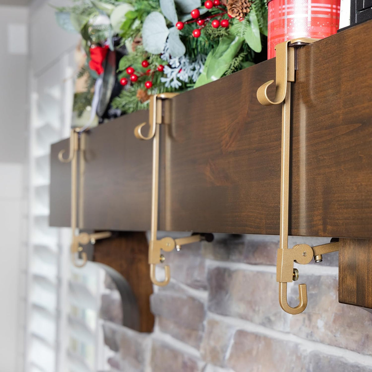 🎄 Adjustable Stocking & Garland Mantle Hangers – Damage-Free Dual-Hook Christmas Fireplace Holders 🎅✨